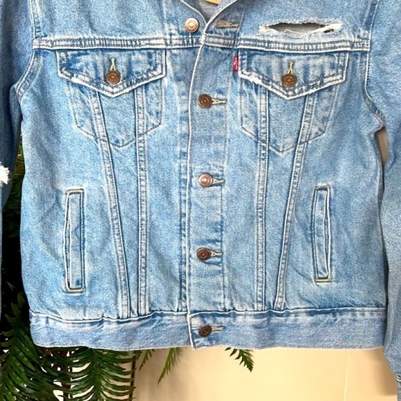 Brand New Levi's Ex-Boyfriend Trucker Jean Jacket Button Up Denim Distressed - Picture 6 of 15